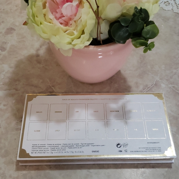 Vegan Beauty Pallete - Picture 3 of 5